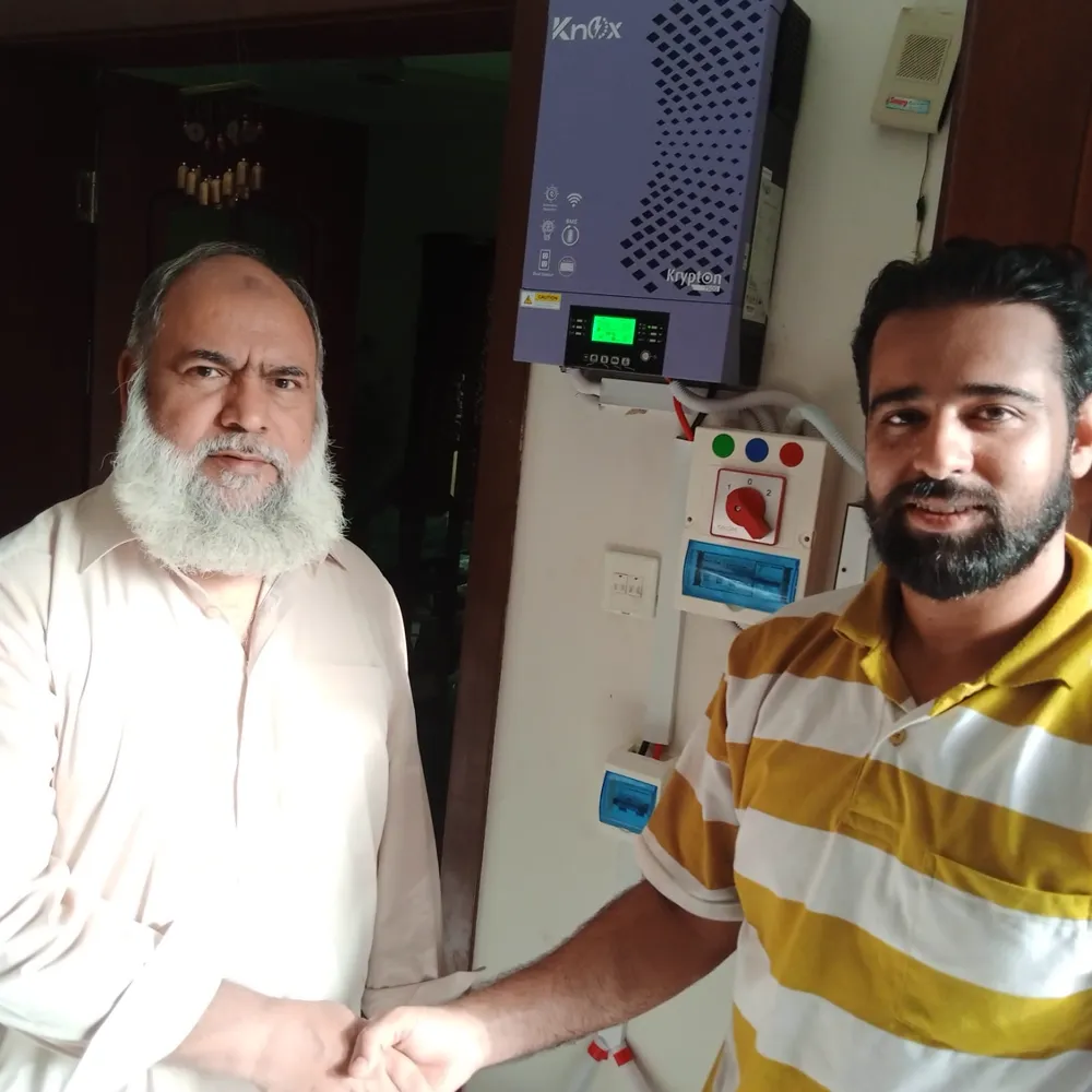 KIE engineer with a customer after servicing a Knox inverter